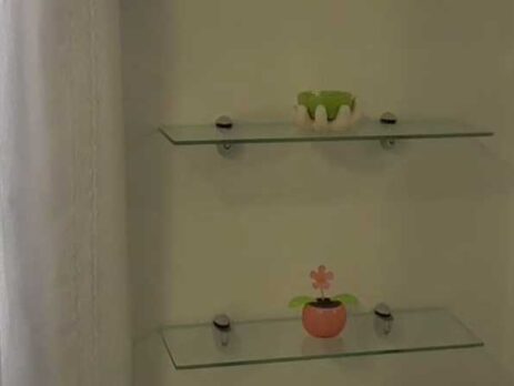 DIY - How to install simple and cheap glass shelves.